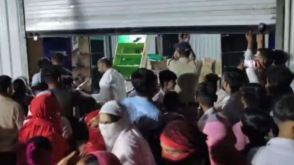 Indore: Liquor shop vandalized, case filed against 50 people