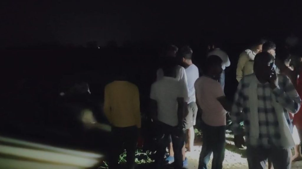 Satna: Two friends died after drowning in a borewell