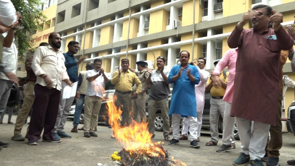 School Directors demonstrated in front of the DPI office.