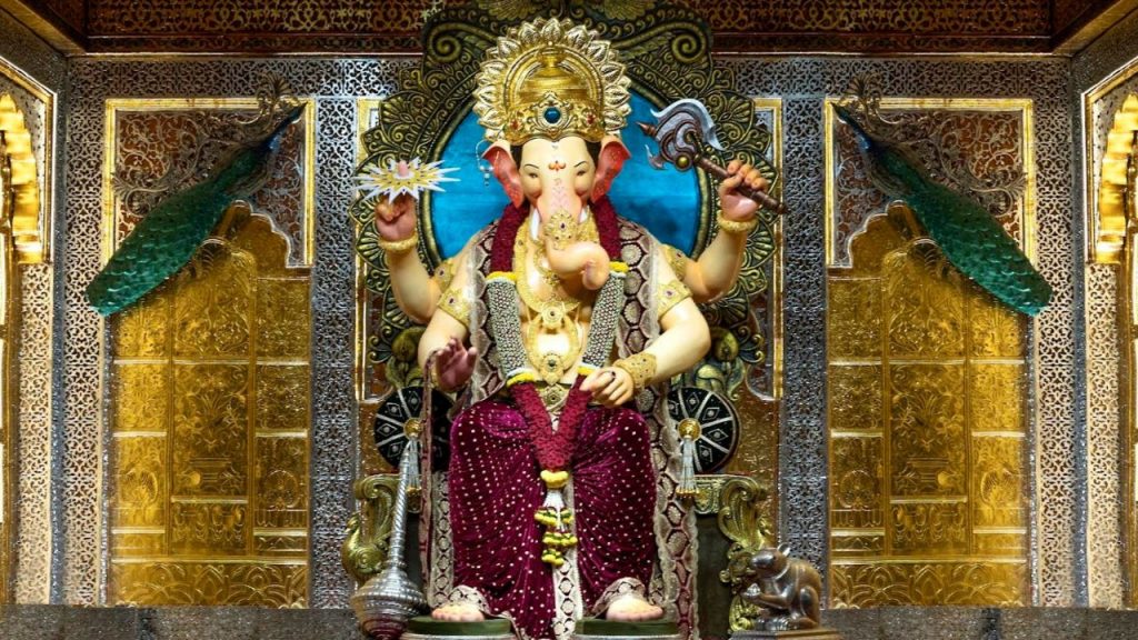 Sunny Leone Lalbaugcha Raja 2025