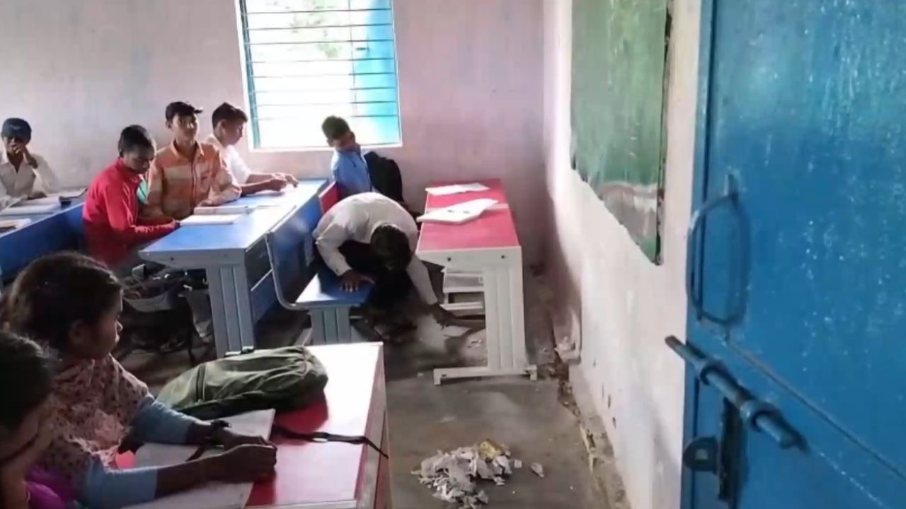 In Singrauli, children are being made to sweep the school