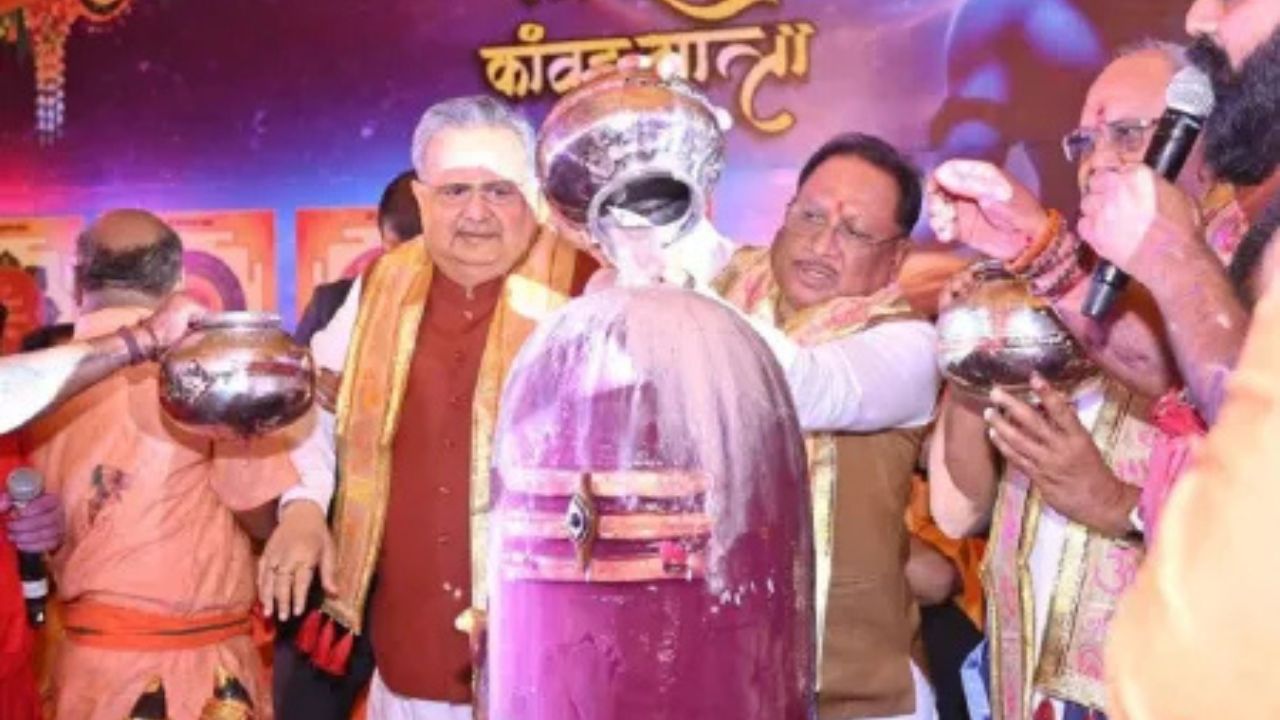 CM Sai performed Rudrabhishek of Lord Shiva.