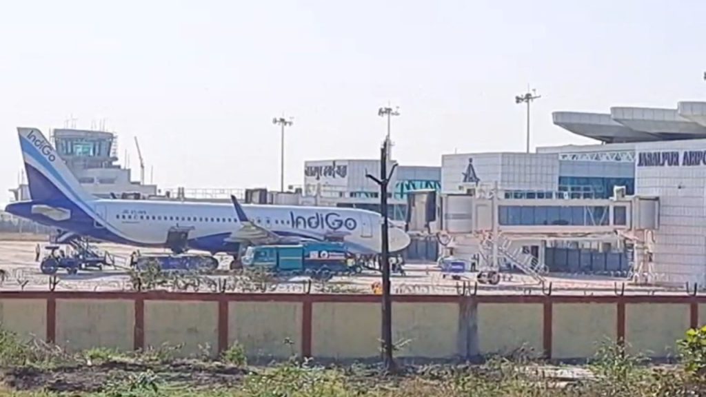 The wheel of Indigo plane that reached Jabalpur got punctured.