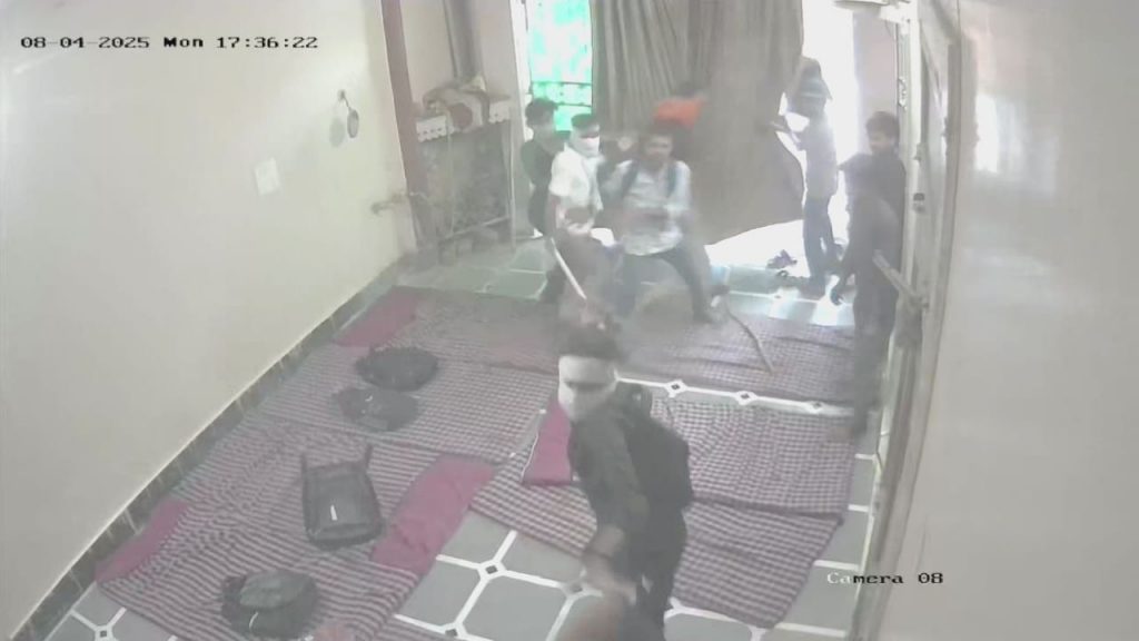 Miscreants entered a coaching centre in Tikamgarh and attacked.