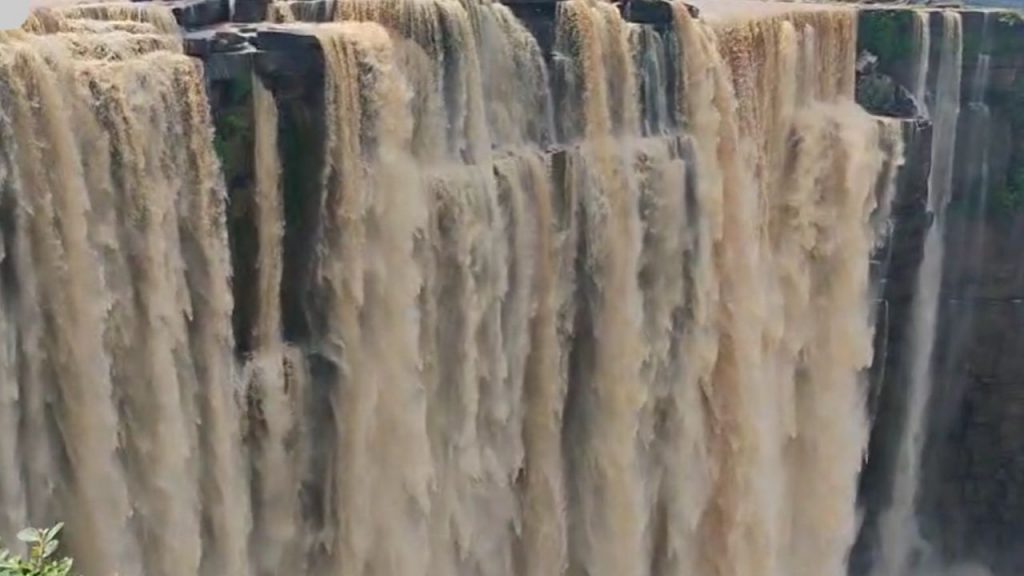 Bahuti Waterfall