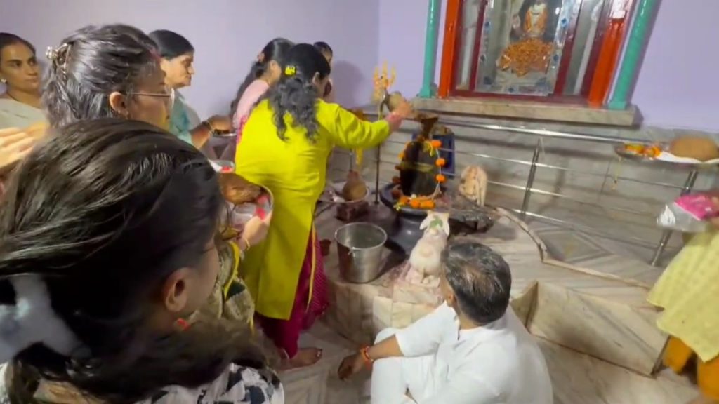 In Lucknow, women tied Rakhi to Lord Bholenath.