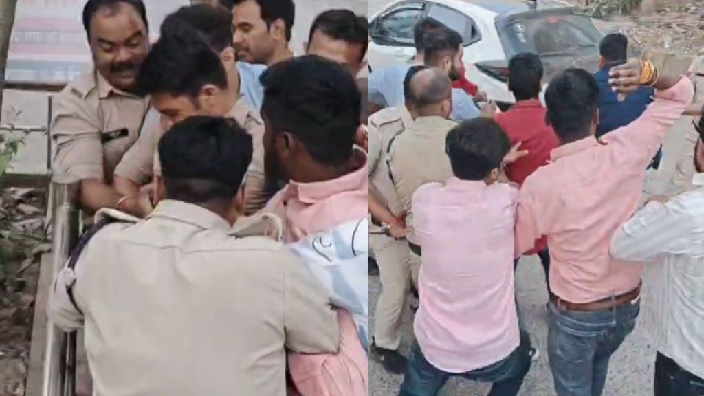 Clash between police and Congress workers over snatching of effigy in Ujjain.