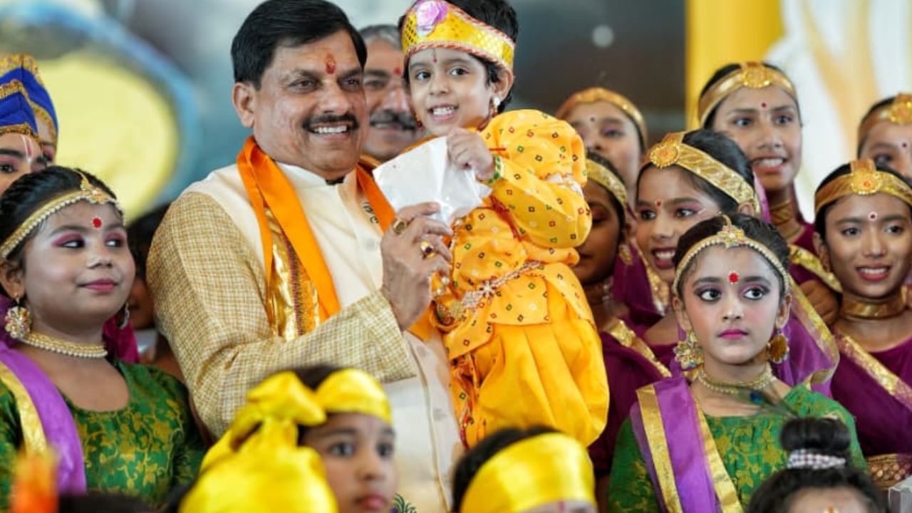 Chief Minister Dr. Mohan Yadav celebrating Shri Krishna Janmashtami with children.