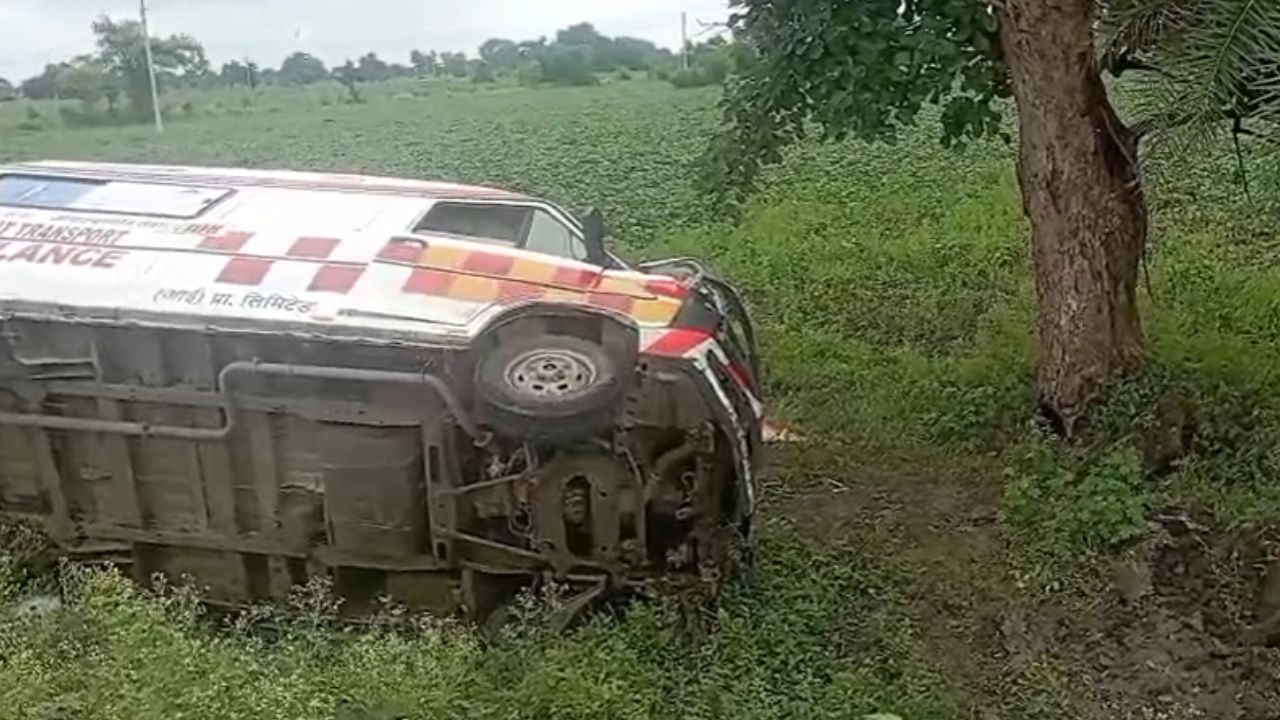 Safe delivery after ambulance carrying pregnant woman overturns in Ujjain
