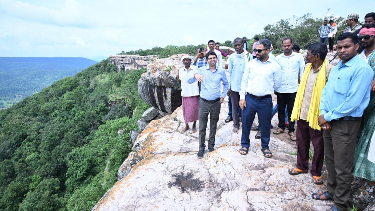 After Vistar News showed the news, Kanker Collector reached Dharparum.