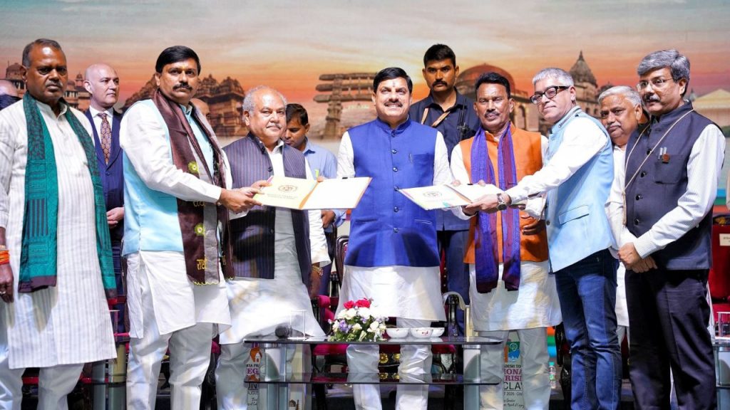 Chief Minister Dr. Mohan Yadav taking proposals from investors.