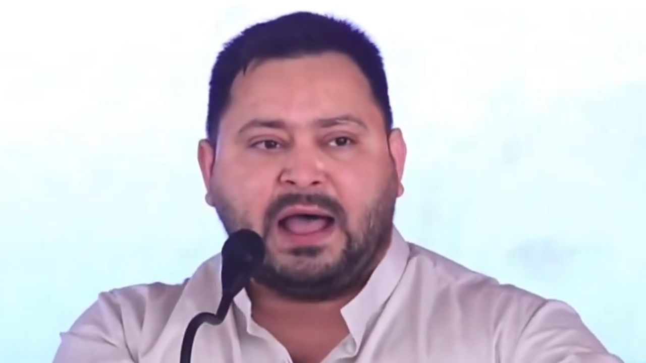 tejashwi Yadav in Vote Adhikar Rally