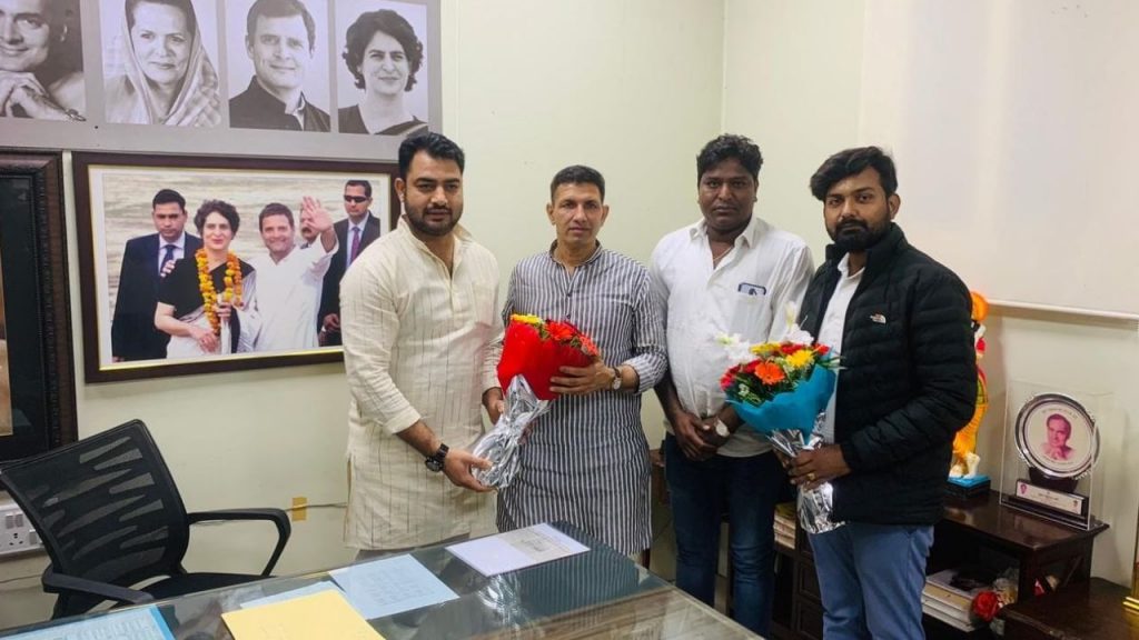 Indore: Case registered against city youth congress president Rameez Khan (first from left)