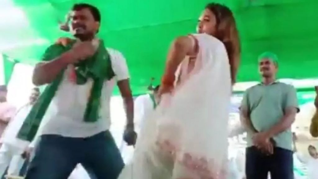 Dance in Tejashwi Yadav's Yatra