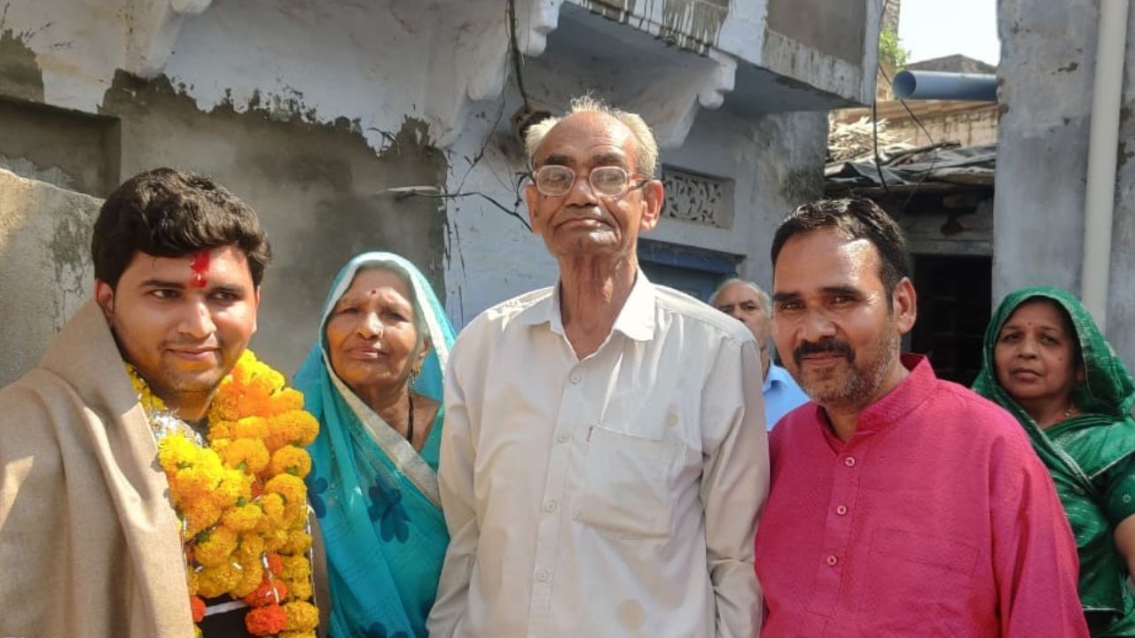 Devanshu Shivhare With Family