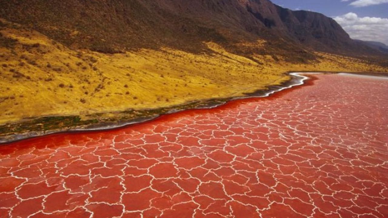 Top 5 Mysterious Lakes in the World