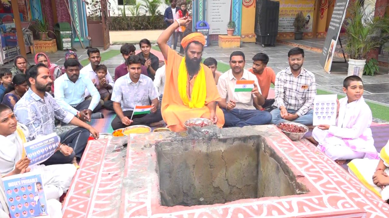 Chilli Yagya was performed in Ujjain for India's victory.