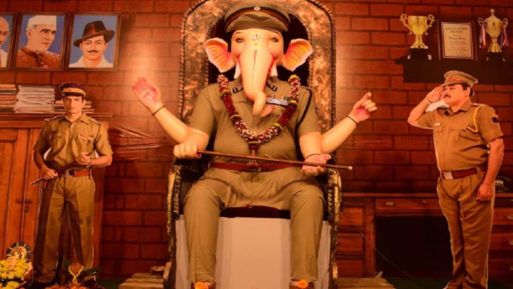 Lord Ganesha was made DGP in the pandal in Jabalpur.