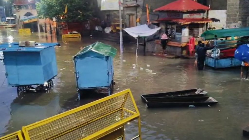 Life is disrupted due to rain in Madhya Pradesh.