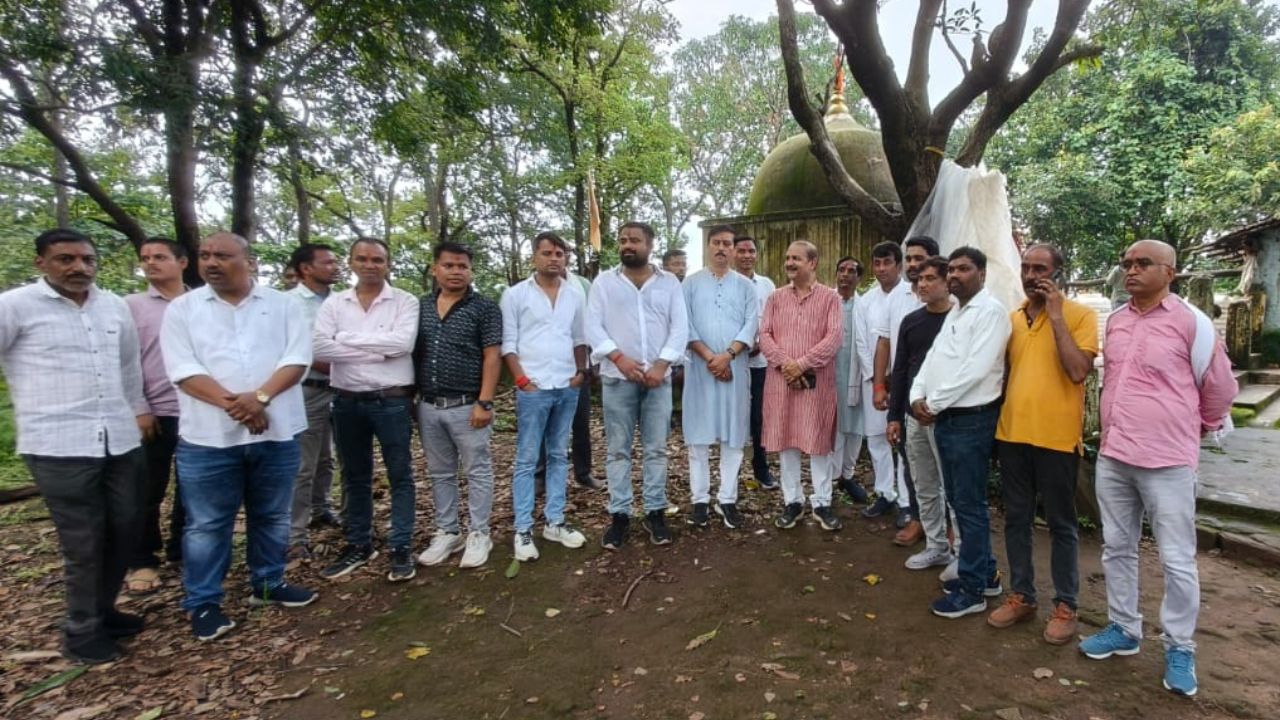 In Surguja, the District Congress team reached Ramgarh hill for investigation.
