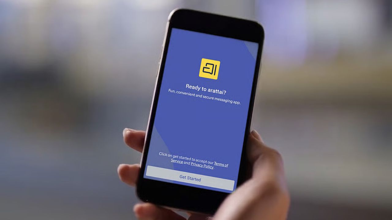 Zoho Arattai app vs WhatsApp desi messaging app features