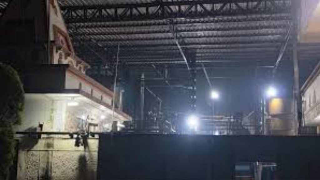 Dhar: Oil factory in which gas leaked