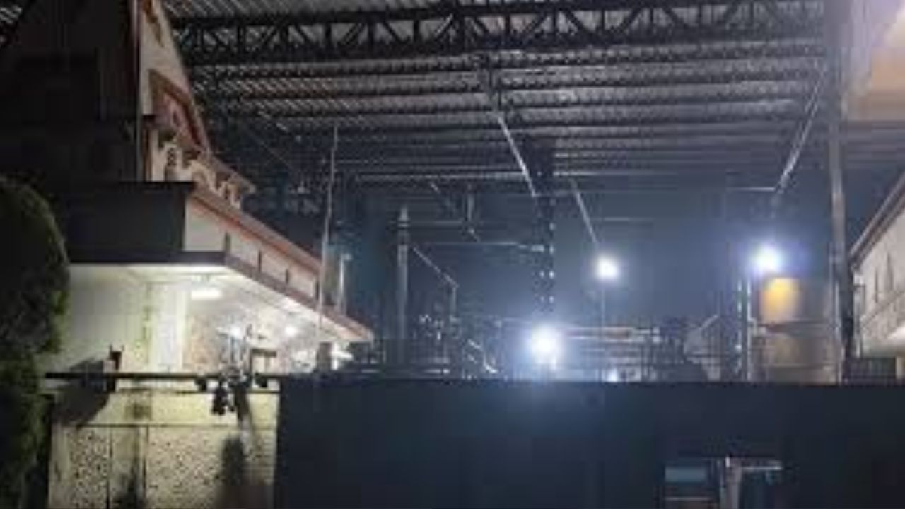 Dhar: Oil factory in which gas leaked