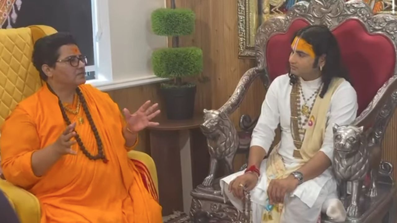 Sadhvi Pragya gave a controversial statement on the dress of girls, supported story teller Aniruddhacharya Maharaj