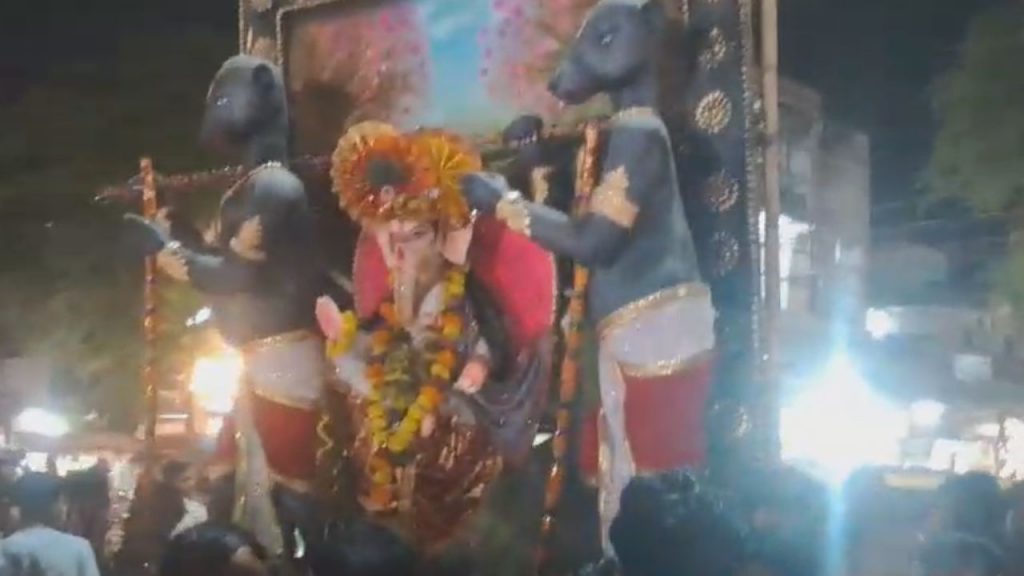 Stone pelting during ganesh visarjan in bhopal