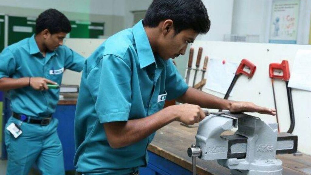 Chief Minister Learn and Earn Scheme, trainees get lakhs of rupees as stipend