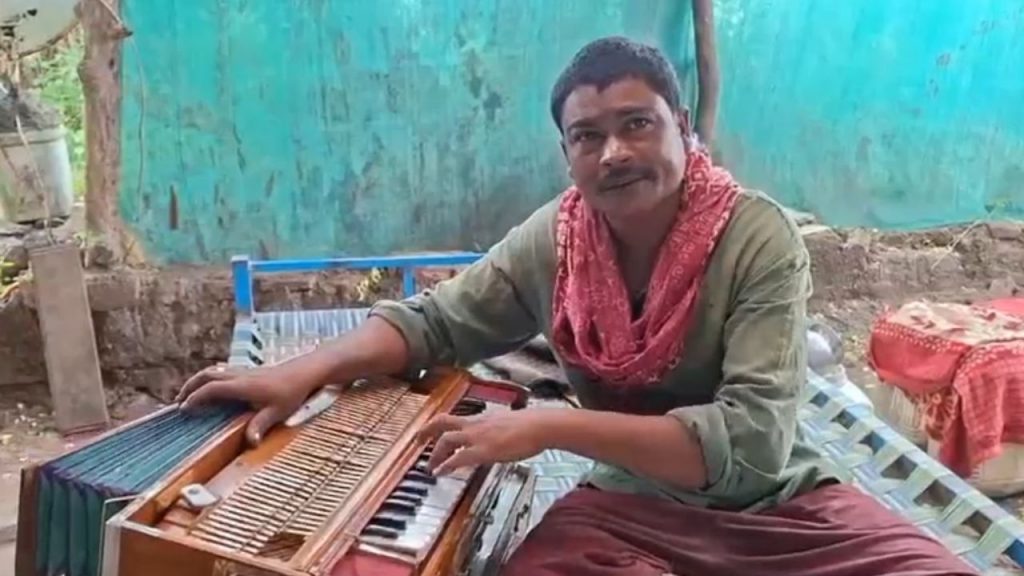 Bhajan singer Amit Dhurve
