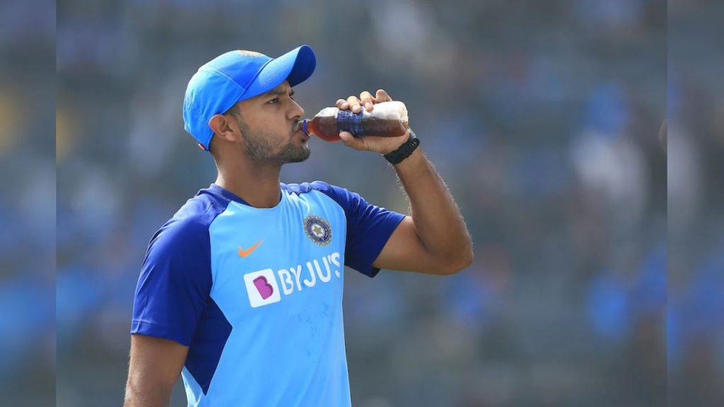Cricketers drinking water