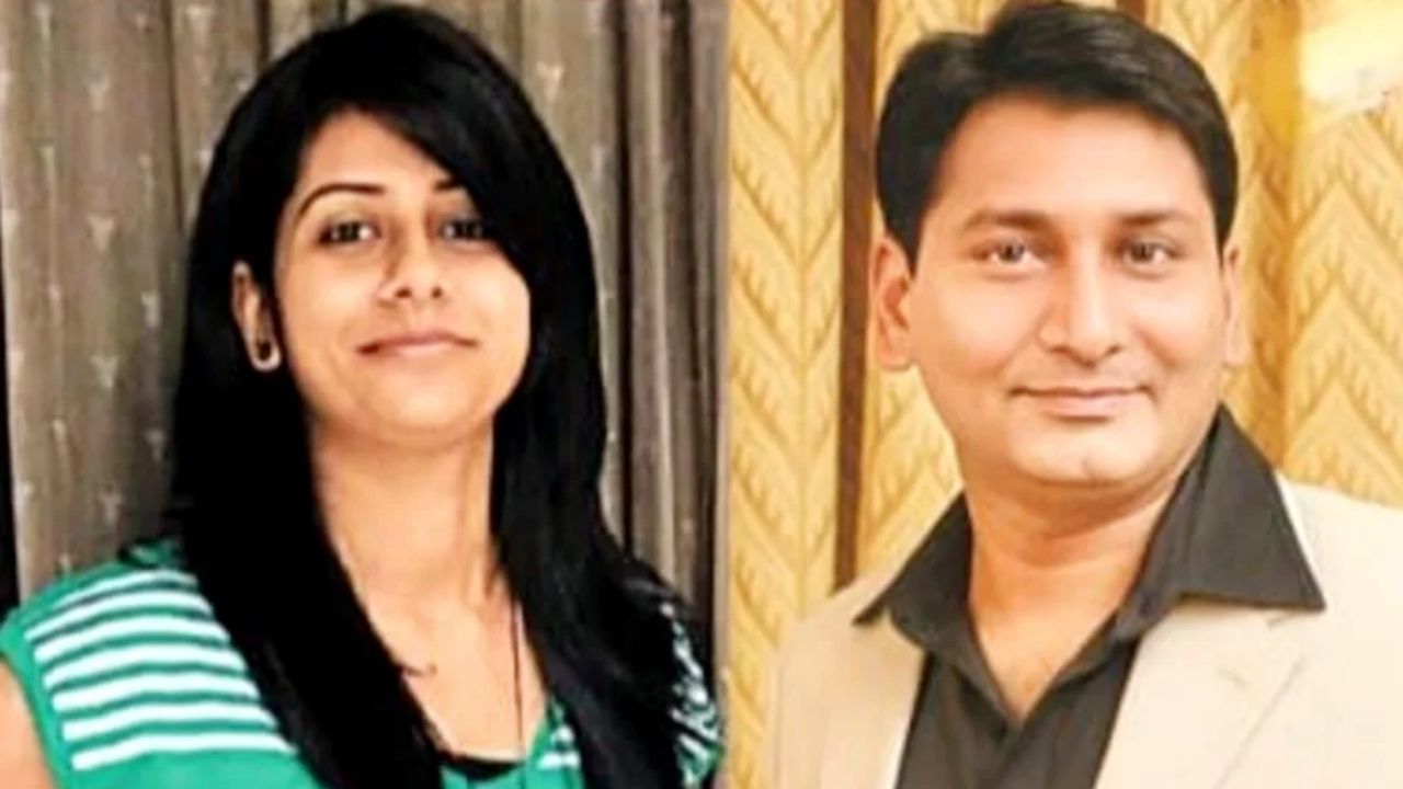 IT department officer and his wife