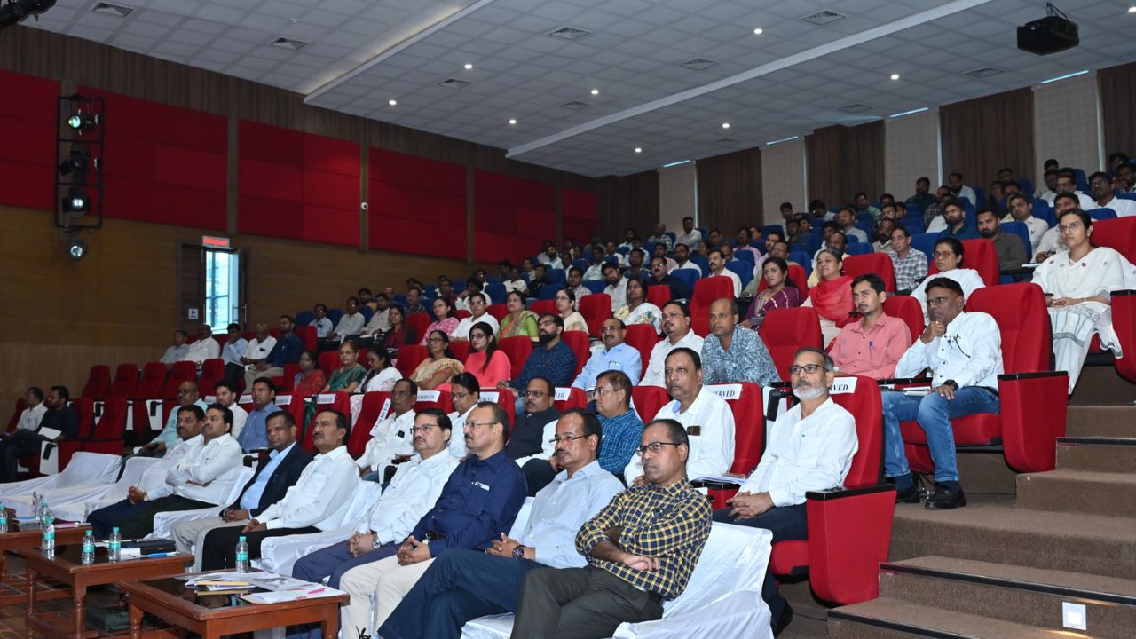 One day workshop organized in the auditorium of Chhattisgarh Samvad.