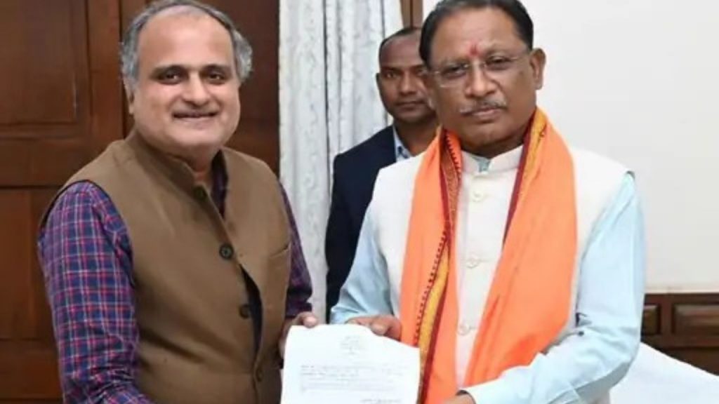 Chief Minister's media advisor Pankaj Jha also got the status of Cabinet Minister.