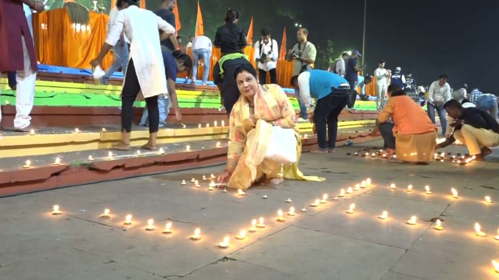 51 thousand lamps were lit at Narmada Ghat in Jabalpur.