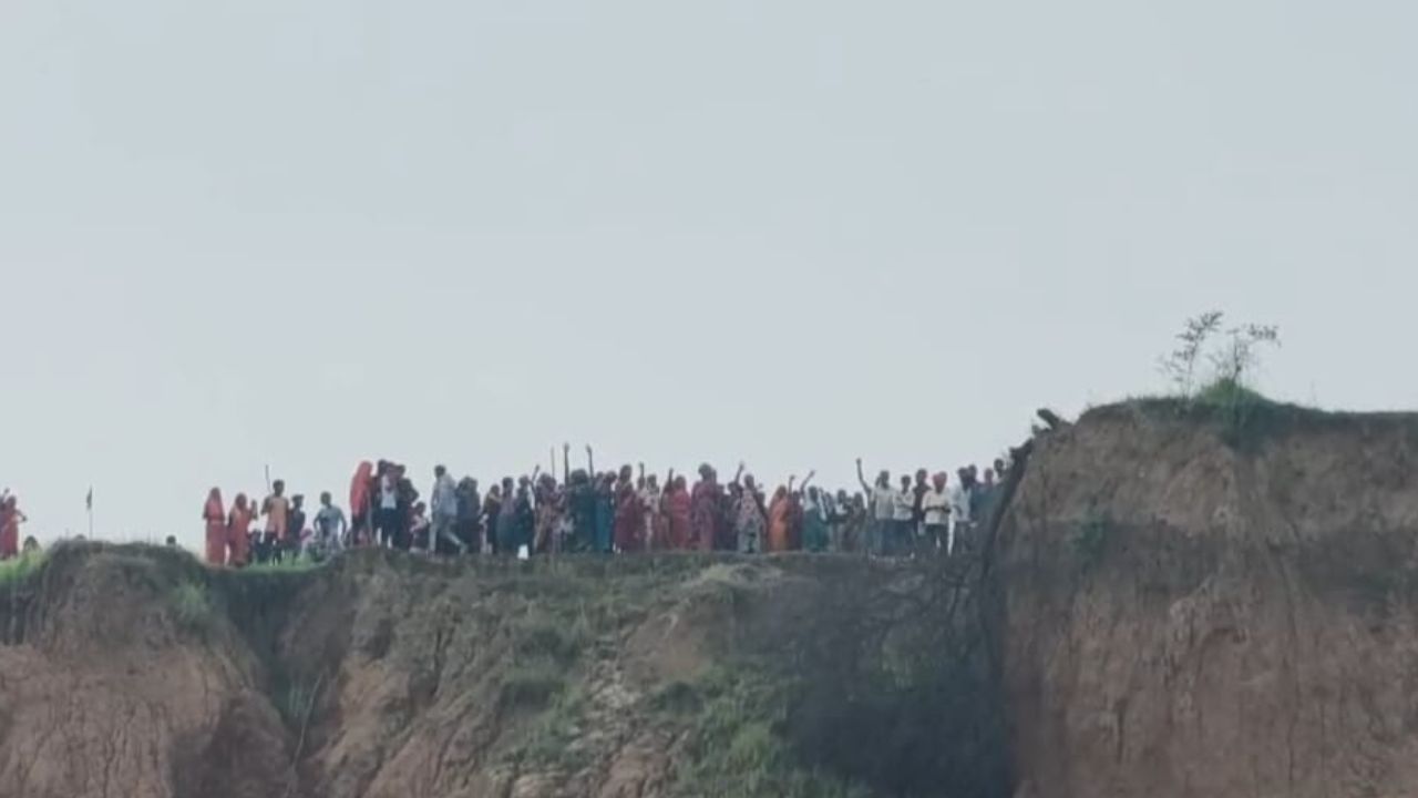 Farmers protest against Amera mine expansion.