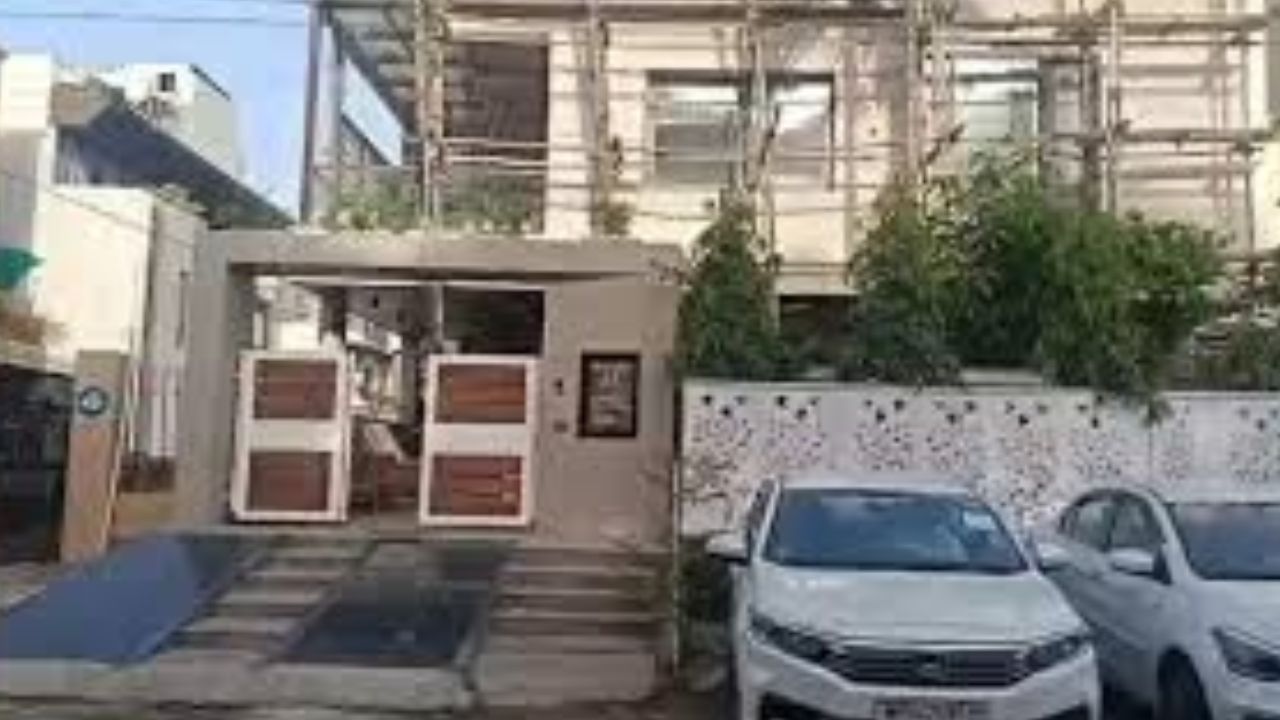 Bhopal Lokayukta raids former Chief Engineer of PWD department, accused of corruption