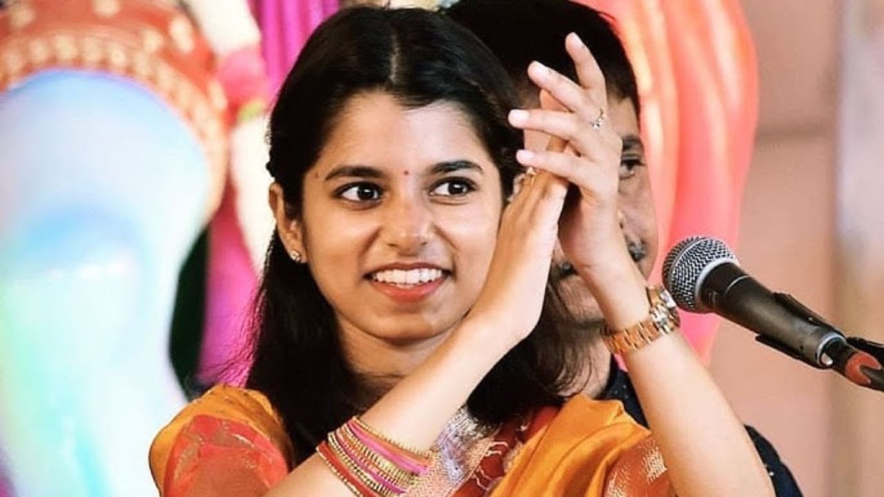 Maithili Thakur show charges and Bihar election updates