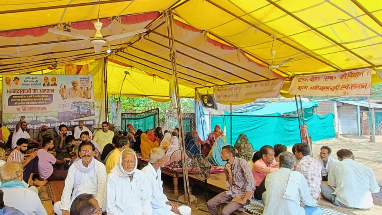 indore budhni railline farmers protest last 40 days for land acquisition