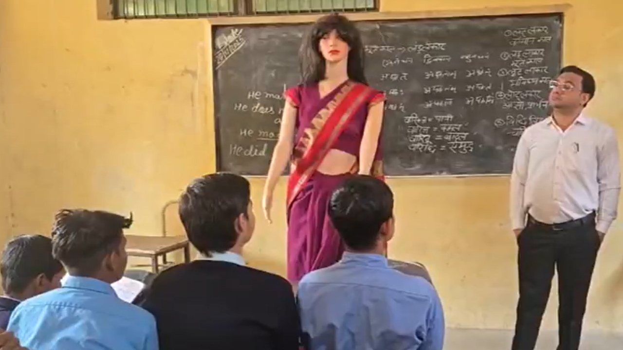 Bulandshahr student Aditya Kumar creates AI teacher robot SOPHY with LLM chipset