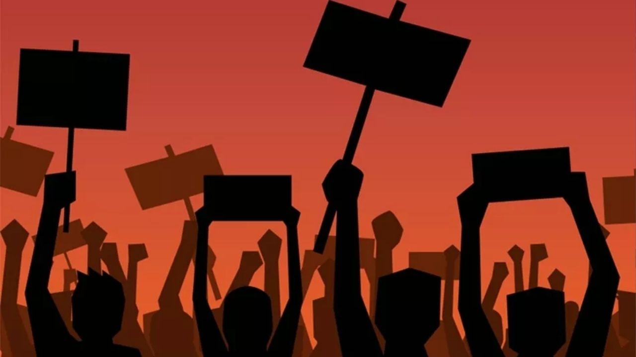 Contract employees stage protest in Bhopal