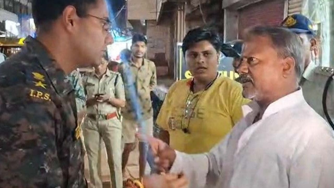 Former MLA Umashankar Munjare clashed with SP