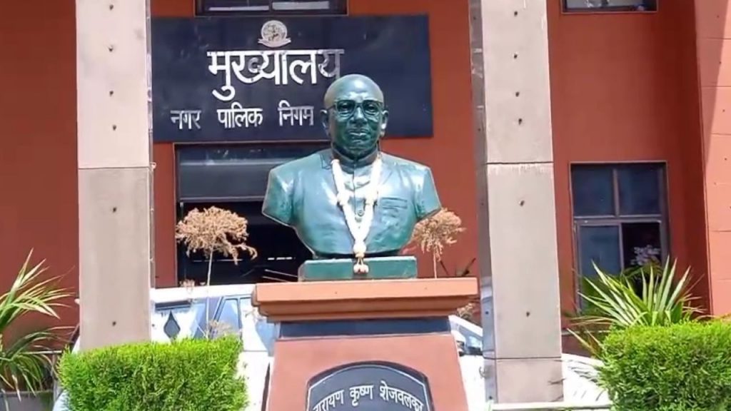 Scam in the name of advertising on toilets