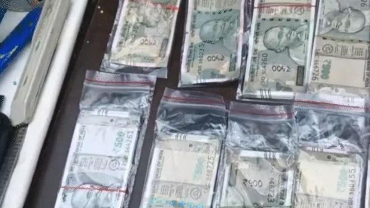 Police recovered huge quantity of fake notes in Bhopal.