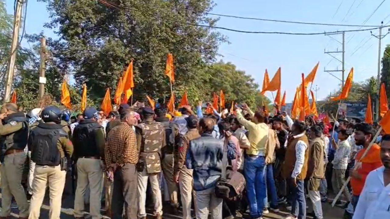 The police stopped the Karni Sena while they were moving towards the CM residence.