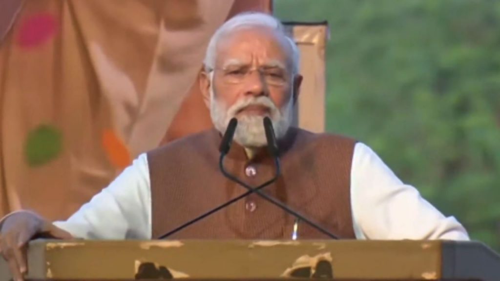 PM Modi fiercely attacked Rahul Gandhi and Tejashwi Yadav of Bihar.