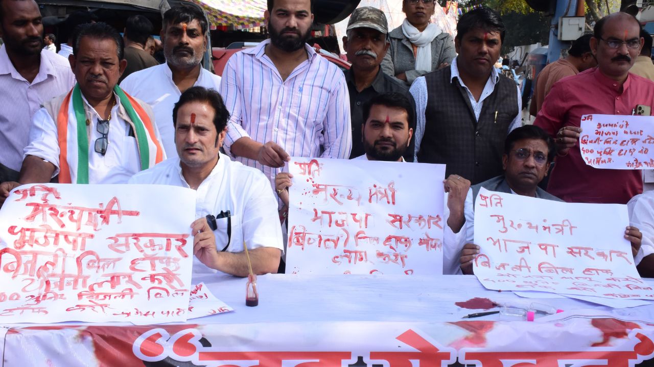 Congress leaders wrote a letter to the government in blood.