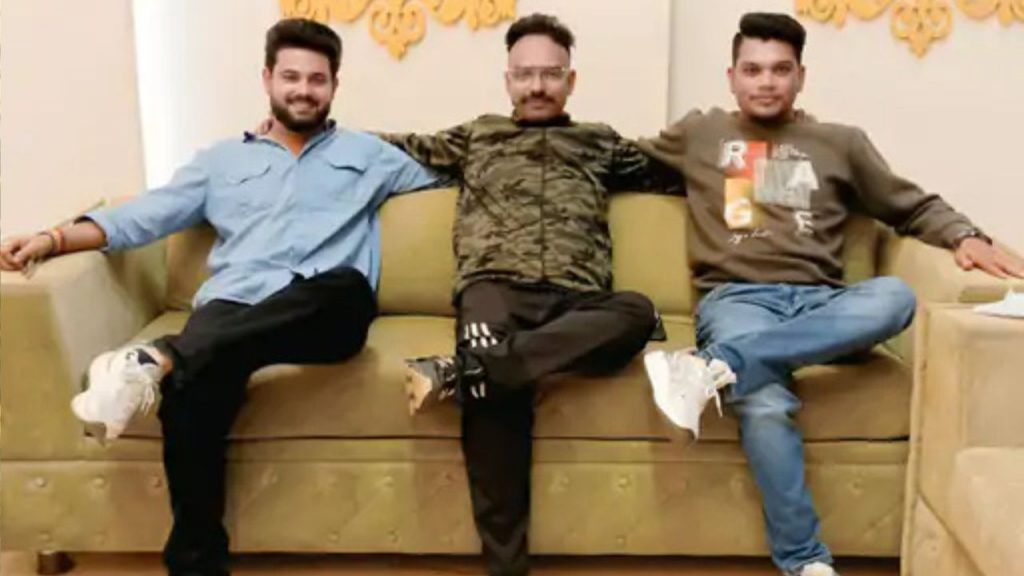 3 friends of Harda missing in Mumbai.