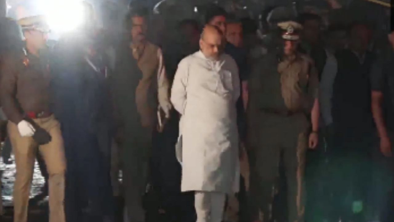 After the Delhi blast, Home Minister Amit Shah took stock of the incident site.